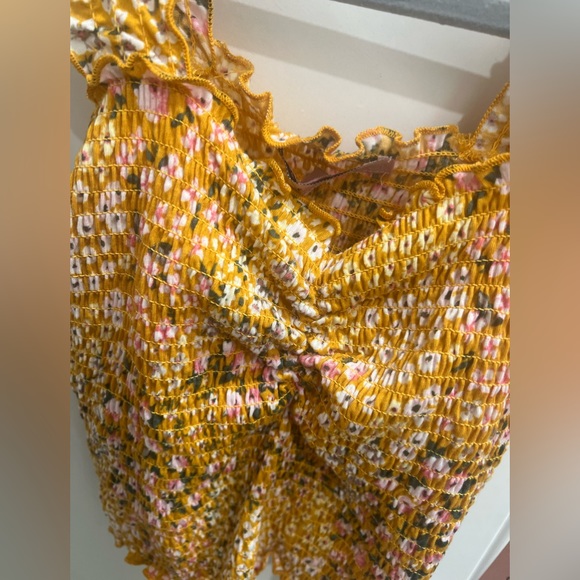 Rouched floral tank top size medium! 💛 - Picture 2 of 5